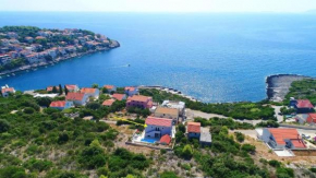 Cozy Sea View House with Pool